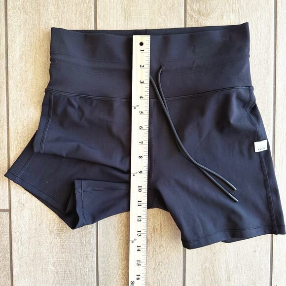 Vuori Womens Daily Shorts Medium High Waist Drawstring Bike Black Athleisure - Picture 6 of 7